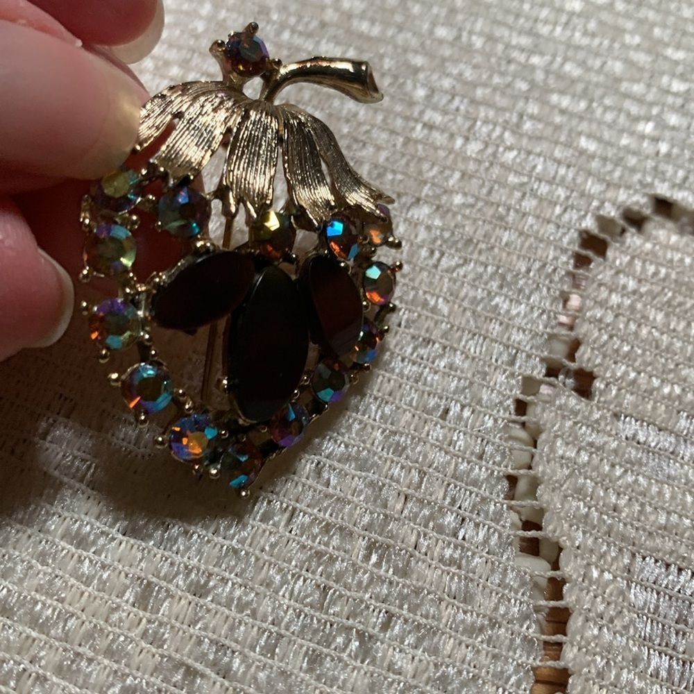 Elegant Gold and Brown Leaf Brooch - Picture 5 of 7